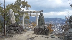 御幸寺山頂の鳥居